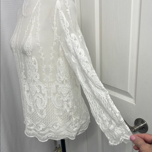 Tristan Cream Sheer Lace Blouse 3/4 Sleeve Round Neck Button Down Back Size S - Picture 4 of 16